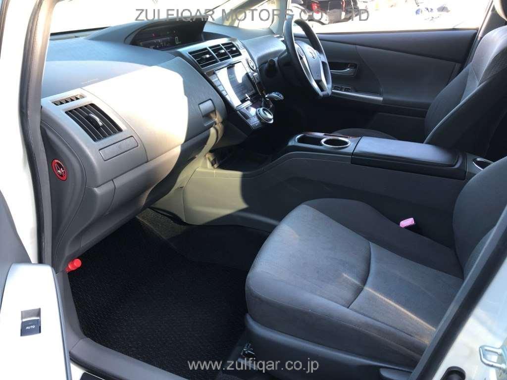 TOYOTA PRIUS ALPHA 2013 Image 9