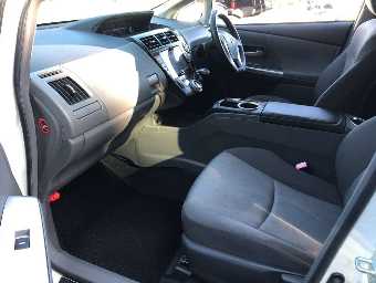 TOYOTA PRIUS ALPHA 2013 Image 9