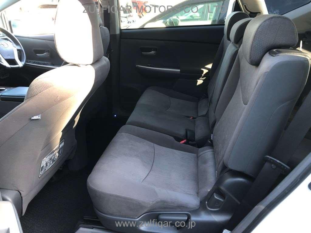 TOYOTA PRIUS ALPHA 2013 Image 10