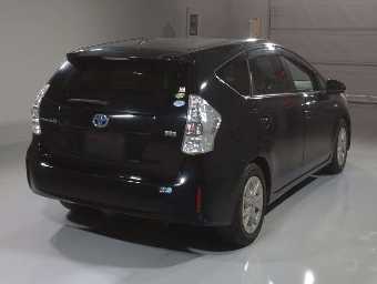 TOYOTA PRIUS ALPHA 2013 Image 2