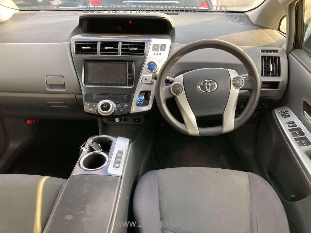TOYOTA PRIUS ALPHA 2013 Image 6