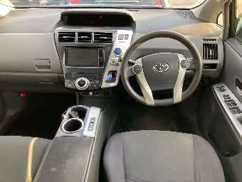 TOYOTA PRIUS ALPHA 2013 Image 6