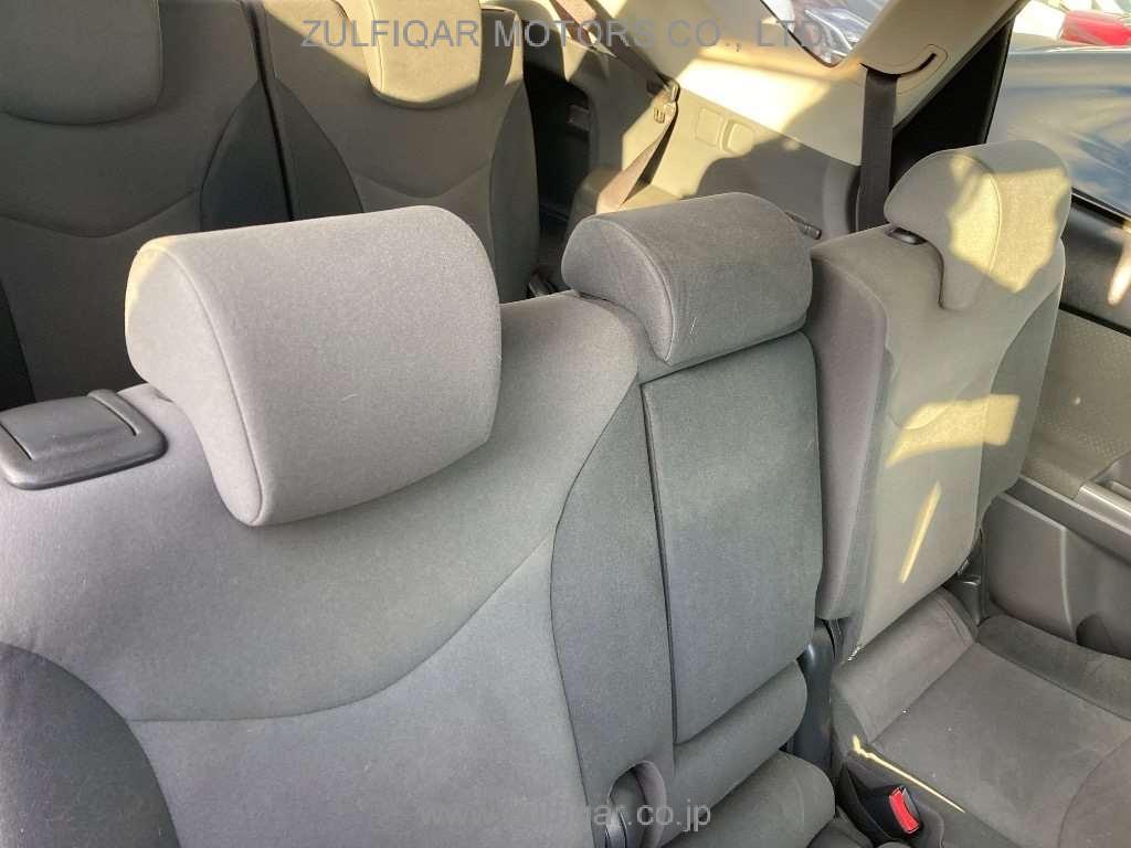 TOYOTA PRIUS ALPHA 2013 Image 7