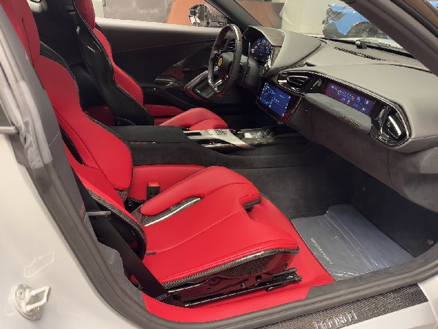 FERRARI 12 CILINDRI 2025 Image 41