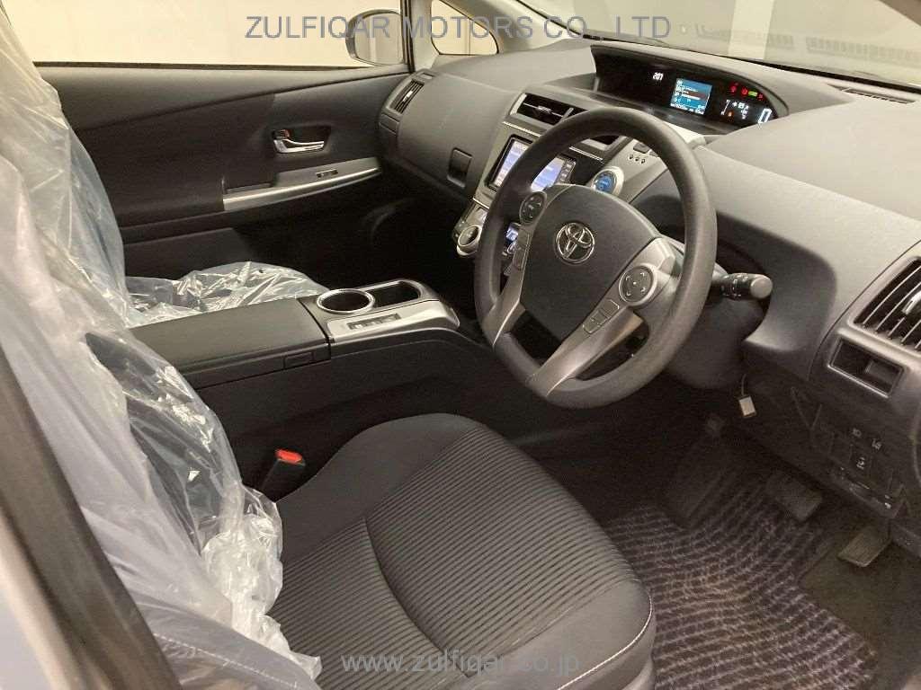 TOYOTA PRIUS ALPHA 2019 Image 5