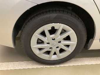 TOYOTA PRIUS ALPHA 2019 Image 10