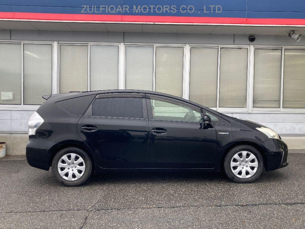 TOYOTA PRIUS ALPHA 2013 Image 3