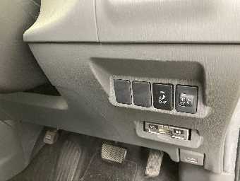 TOYOTA PRIUS ALPHA 2013 Image 5