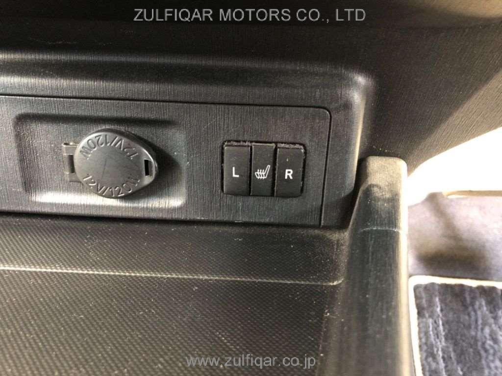 TOYOTA PRIUS ALPHA 2019 Image 11