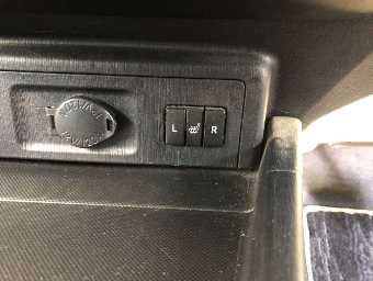 TOYOTA PRIUS ALPHA 2019 Image 11