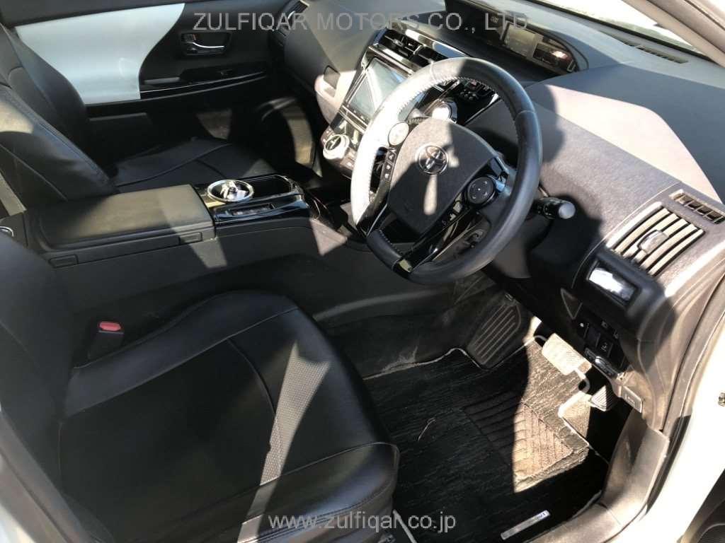 TOYOTA PRIUS ALPHA 2019 Image 5