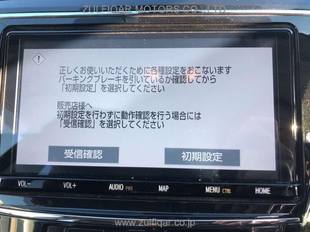 TOYOTA PRIUS ALPHA 2019 Image 9