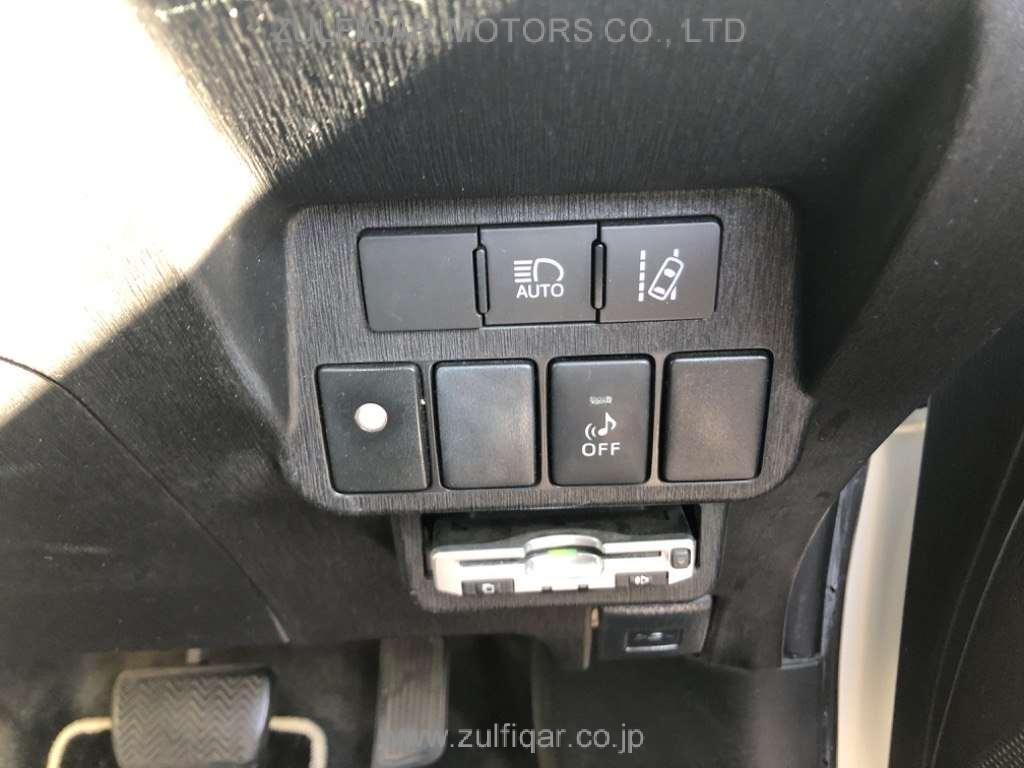 TOYOTA PRIUS ALPHA 2019 Image 10