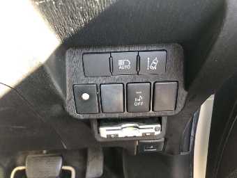 TOYOTA PRIUS ALPHA 2019 Image 10