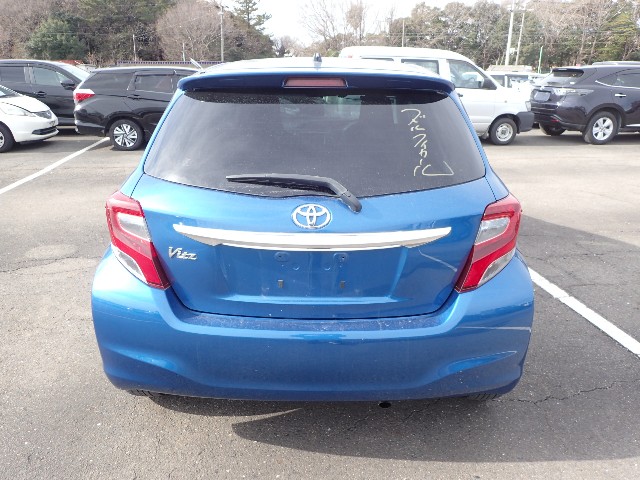 TOYOTA VITZ 2014 Image 20