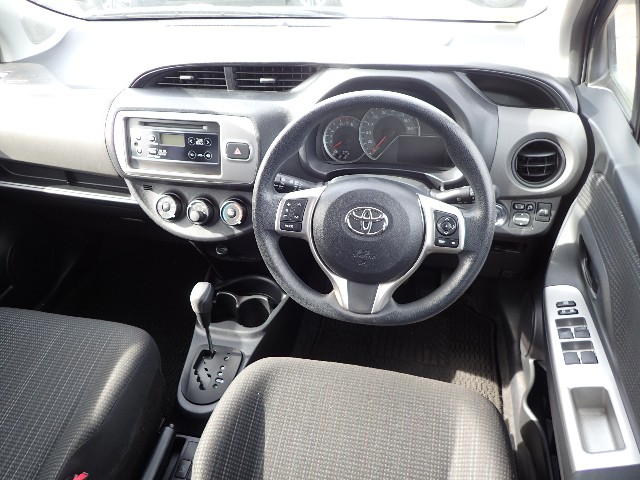TOYOTA VITZ 2014 Image 23
