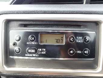 TOYOTA VITZ 2014 Image 13