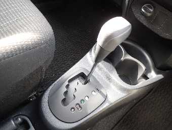 TOYOTA VITZ 2014 Image 14