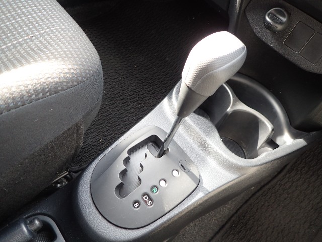 TOYOTA VITZ 2014 Image 28