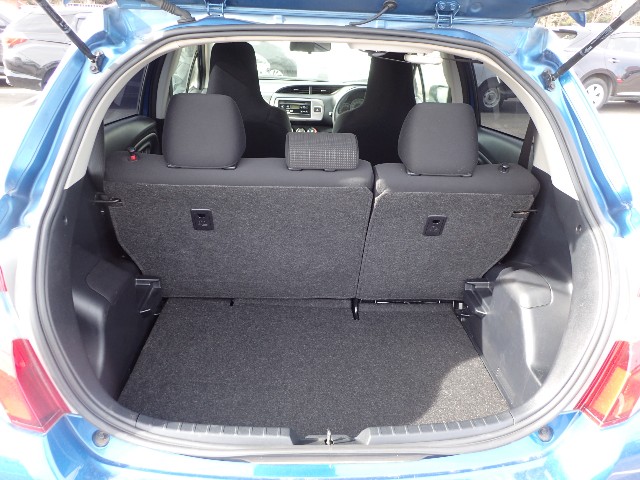 TOYOTA VITZ 2014 Image 35