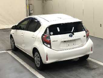 TOYOTA AQUA 2018 Image 2