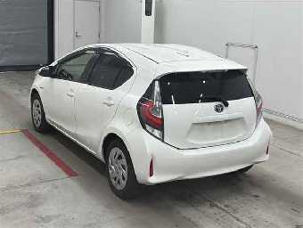 TOYOTA AQUA 2018 Image 2