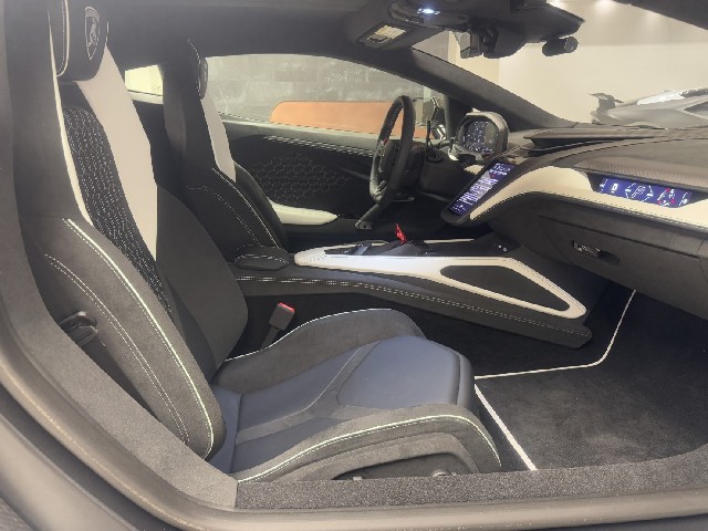 LAMBORGHINI REVUELTO 2024 Image 26