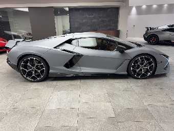 LAMBORGHINI REVUELTO 2025 Image 12