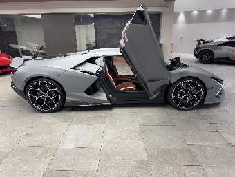 LAMBORGHINI REVUELTO 2025 Image 4