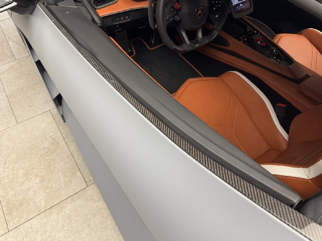 LAMBORGHINI REVUELTO 2025 Image 38