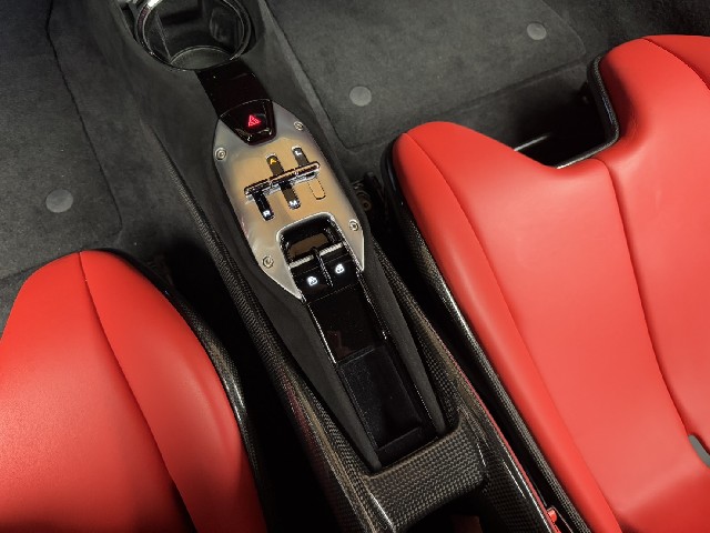 FERRARI SF90 STRADALE 2021 Image 55