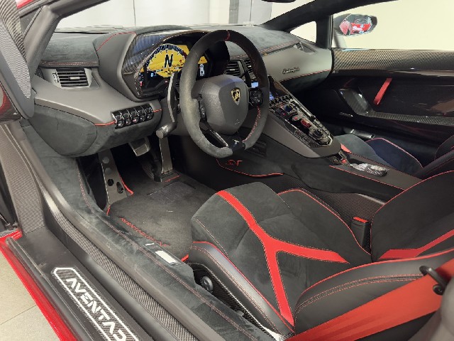 LAMBORGHINI AVENTADOR 2016 Image 23