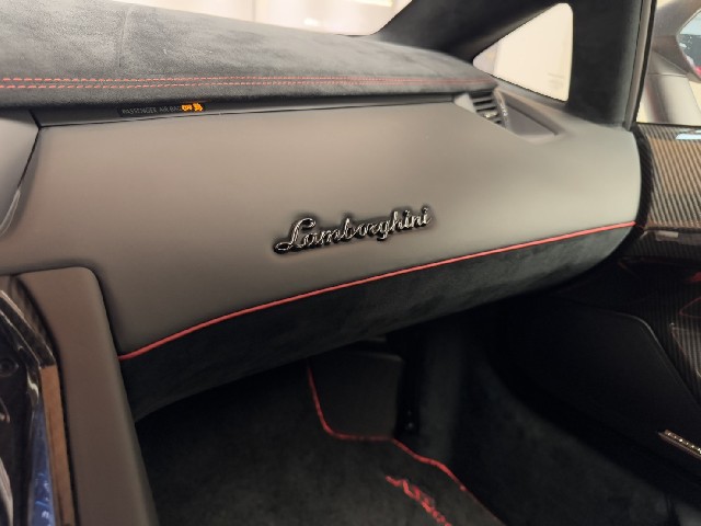 LAMBORGHINI AVENTADOR 2016 Image 55
