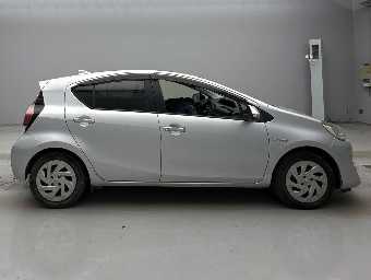 TOYOTA AQUA 2017 Image 6