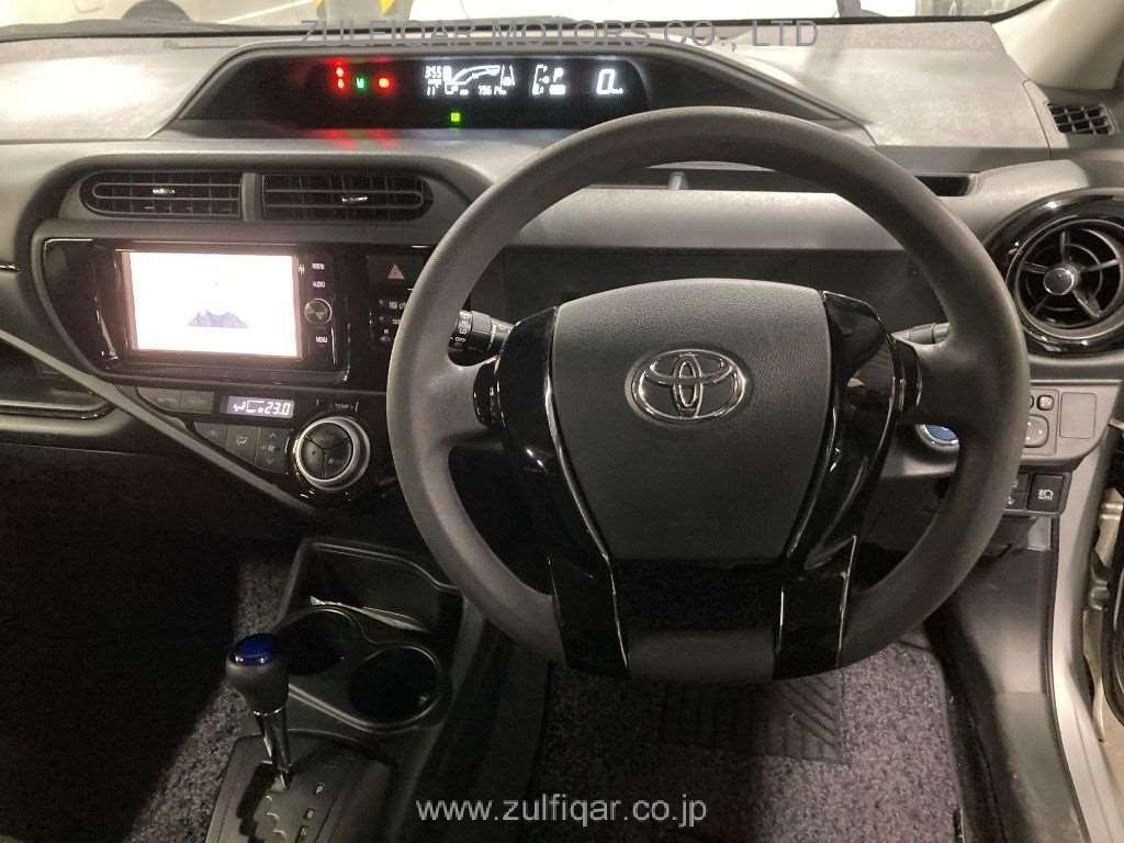 TOYOTA AQUA 2017 Image 9
