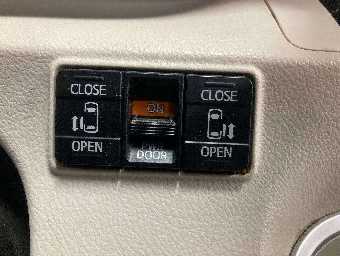 TOYOTA SIENTA 2017 Image 12