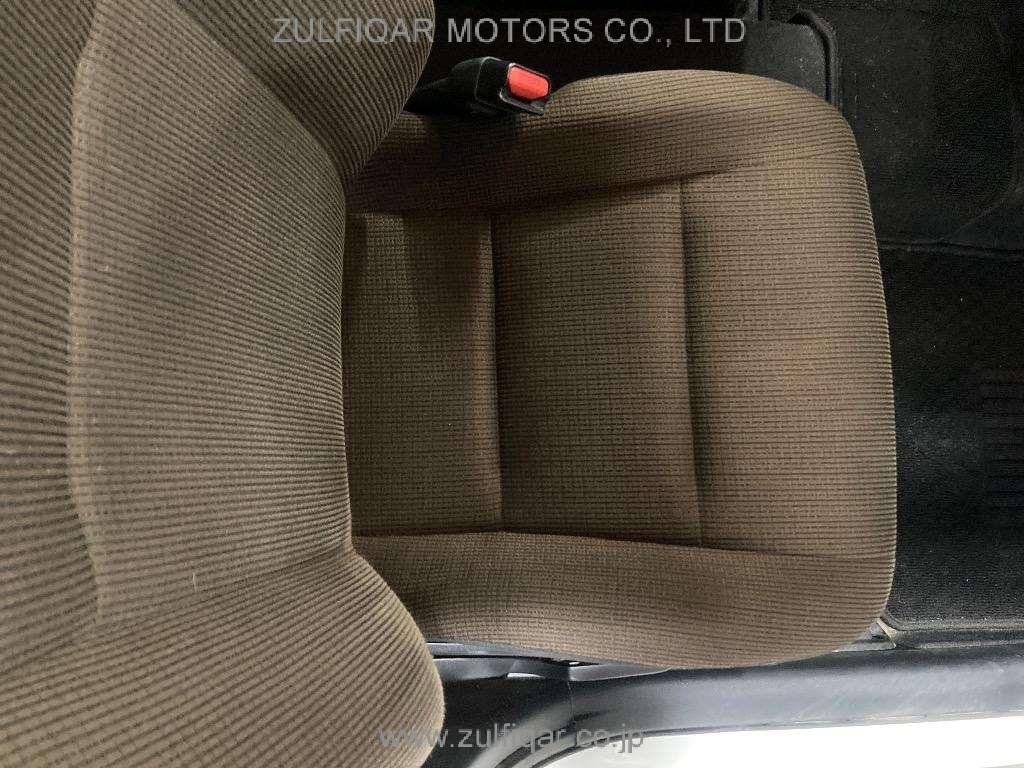 TOYOTA SIENTA 2017 Image 8