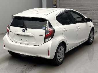 TOYOTA AQUA 2019 Image 2