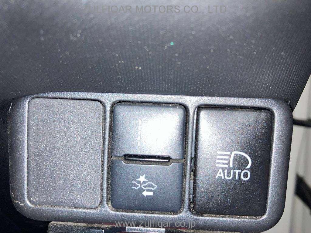 TOYOTA AQUA 2019 Image 12