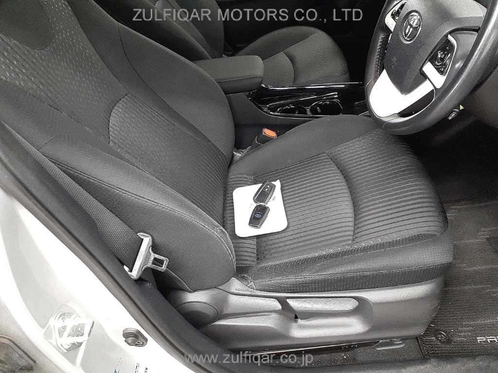 TOYOTA PRIUS 2018 Image 8