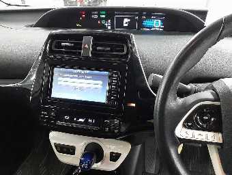 TOYOTA PRIUS 2018 Image 9