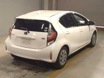 TOYOTA AQUA 2019 Image 2