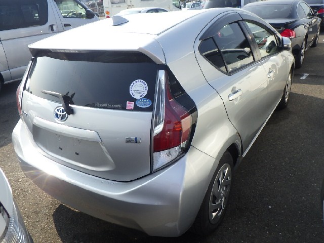 TOYOTA AQUA 2015 Image 19