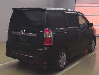 TOYOTA NOAH 2008 Image 2