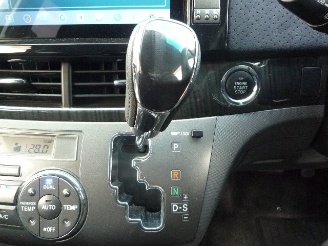 TOYOTA ESTIMA 2009 Image 24