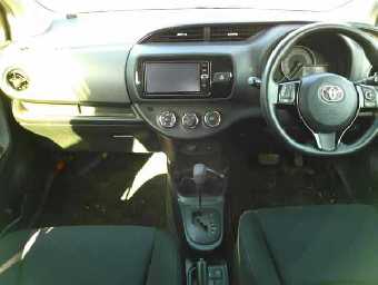 TOYOTA VITZ 2016 Image 8