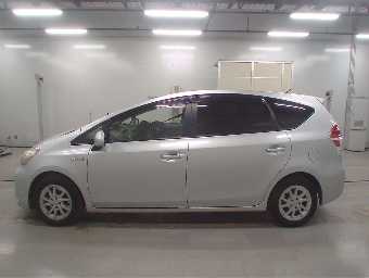 TOYOTA PRIUS ALPHA 2015 Image 4