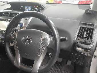 TOYOTA PRIUS ALPHA 2015 Image 7