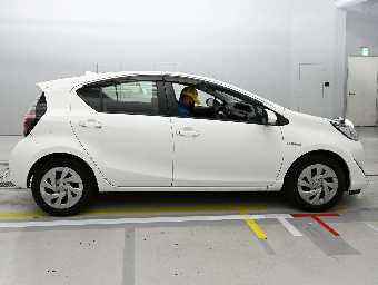 TOYOTA AQUA 2020 Image 3