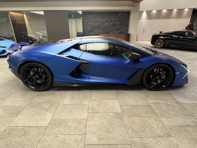 LAMBORGHINI REVUELTO 2024 Image 25
